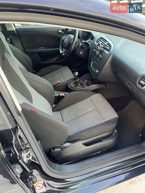 Хэтчбек SEAT Leon 2008 в Киеве