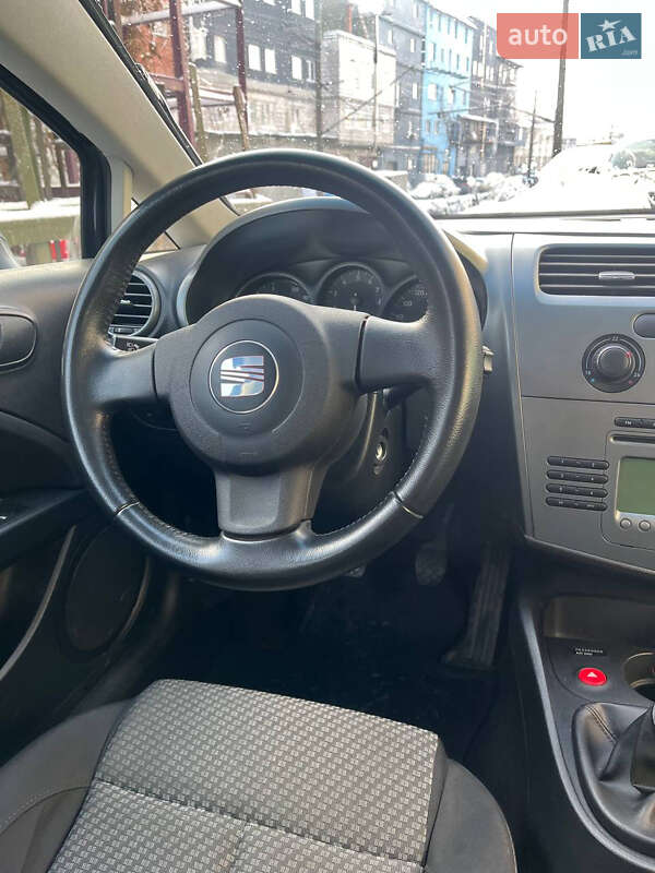 Хэтчбек SEAT Leon 2008 в Киеве