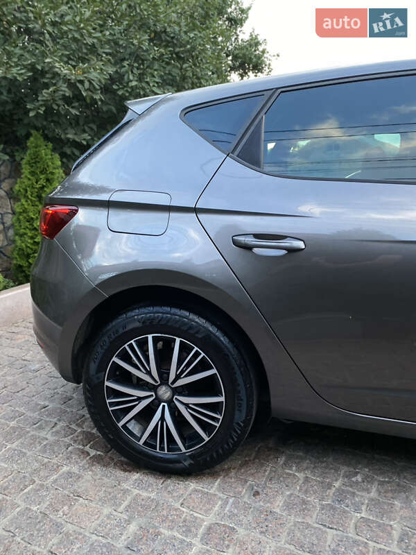 Хэтчбек SEAT Leon 2014 в Первомайске