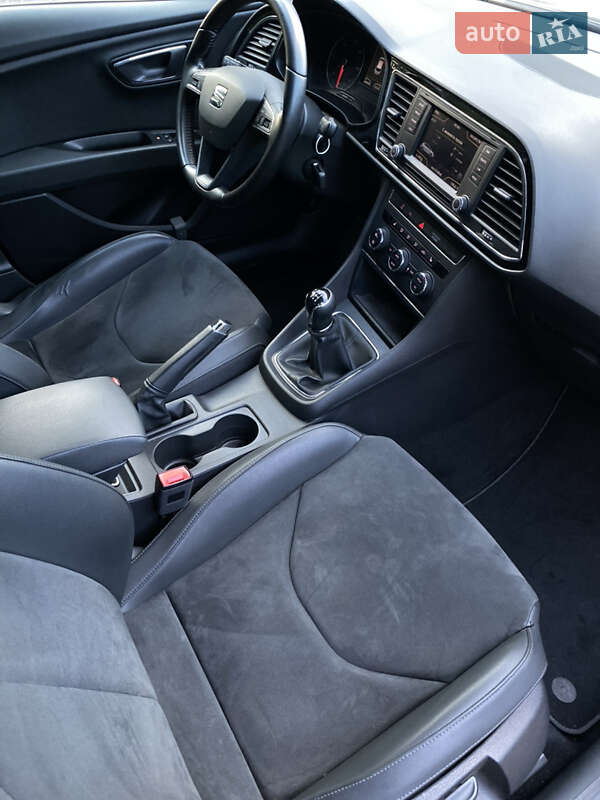 Хэтчбек SEAT Leon 2014 в Первомайске