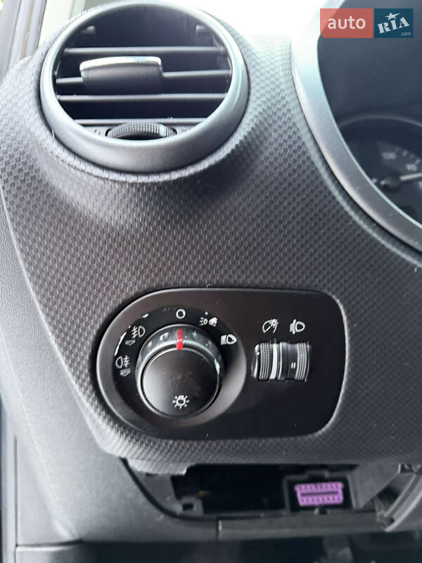 Хэтчбек SEAT Leon 2006 в Луцке