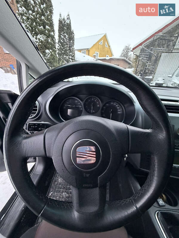 Хэтчбек SEAT Leon 2006 в Луцке