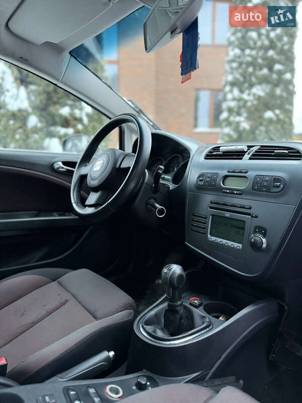 Хэтчбек SEAT Leon 2006 в Луцке