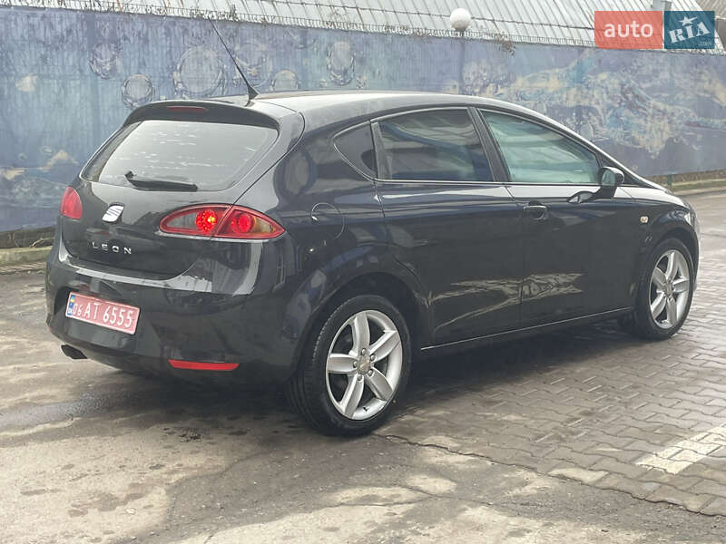 Хэтчбек SEAT Leon 2007 в Житомире