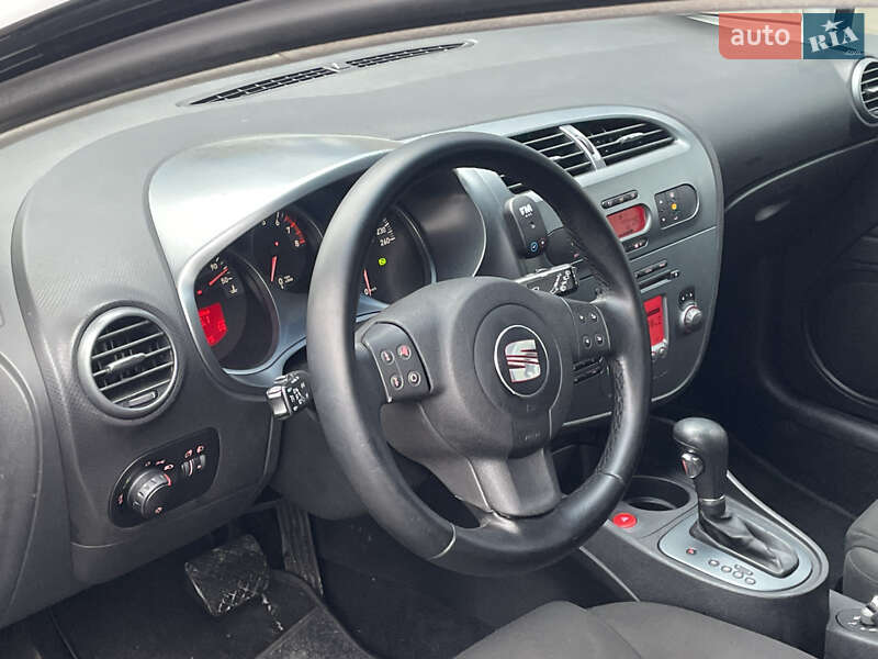 Хэтчбек SEAT Leon 2007 в Житомире