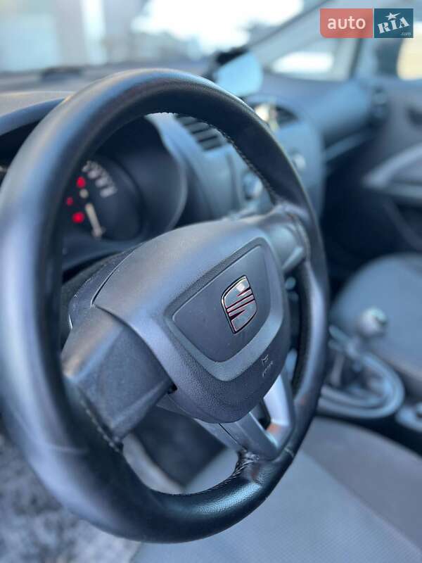 Хэтчбек SEAT Leon 2011 в Львове