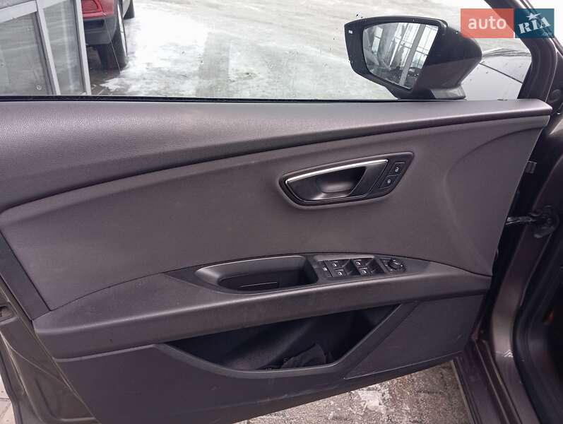 Хэтчбек SEAT Leon 2015 в Киеве