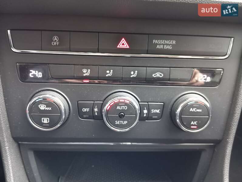 Хэтчбек SEAT Leon 2015 в Киеве