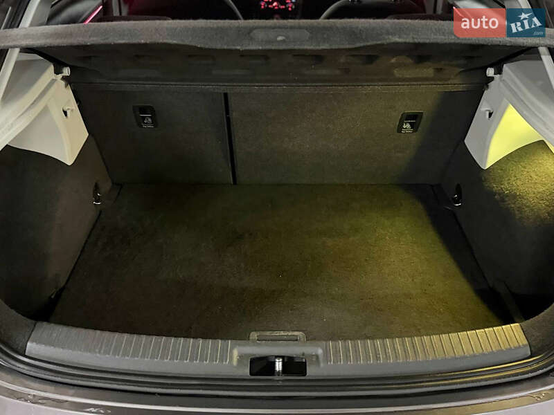 Хетчбек SEAT Leon 2015 в Києві