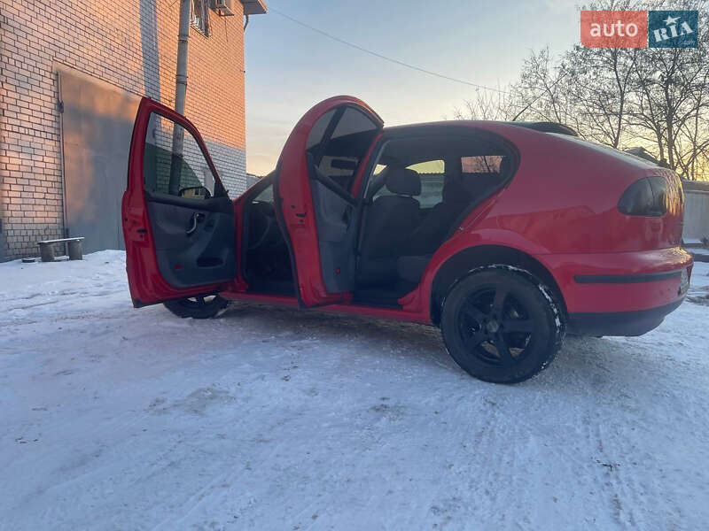 Хетчбек SEAT Leon 2000 в Дніпрі