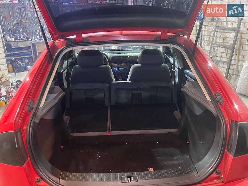 Хетчбек SEAT Leon 2000 в Дніпрі