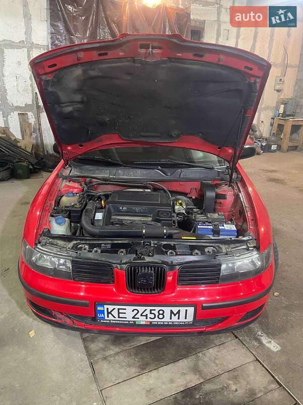 Хетчбек SEAT Leon 2000 в Дніпрі