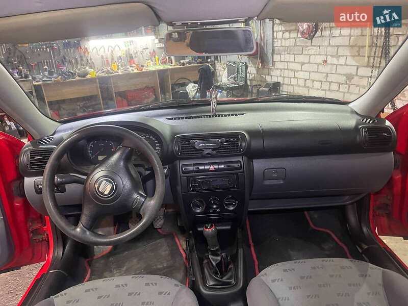 Хетчбек SEAT Leon 2000 в Дніпрі