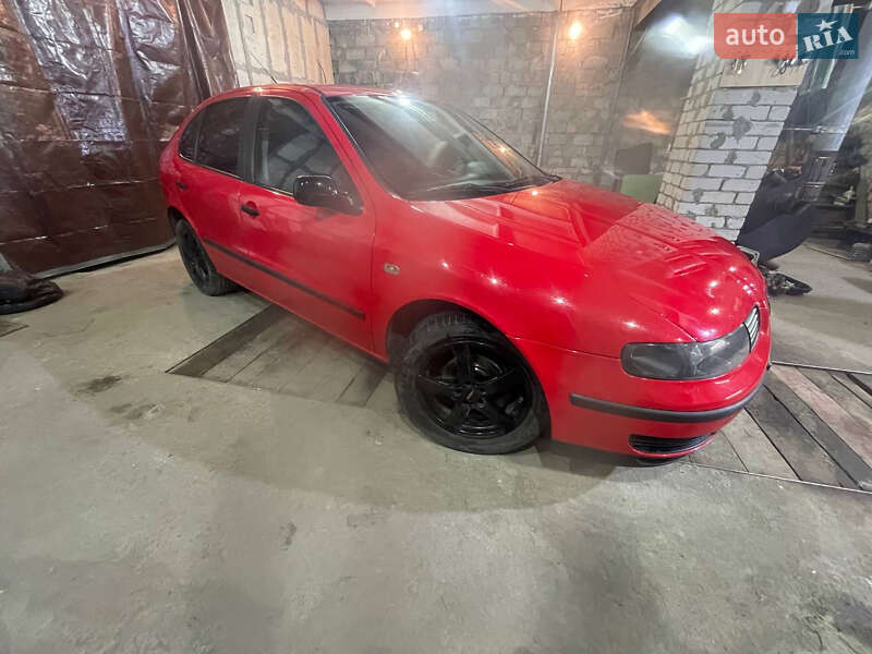 Хетчбек SEAT Leon 2000 в Дніпрі