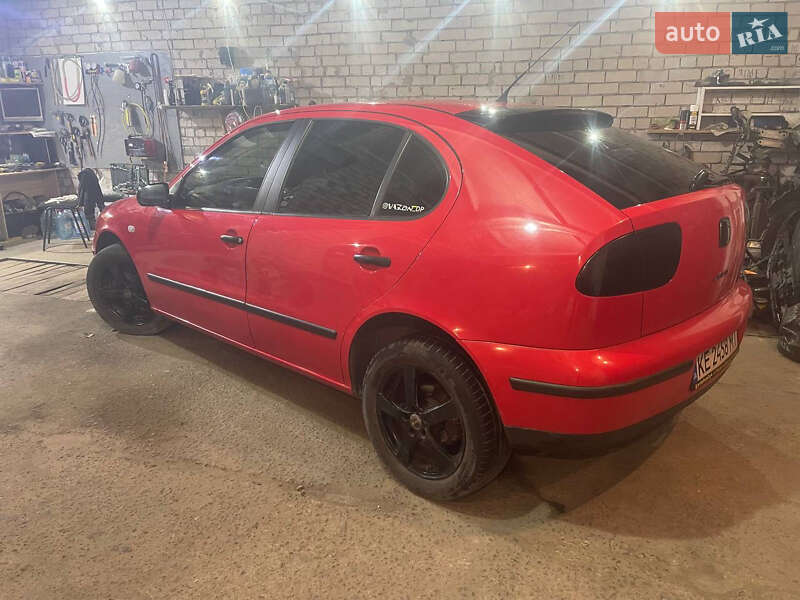 Хетчбек SEAT Leon 2000 в Дніпрі