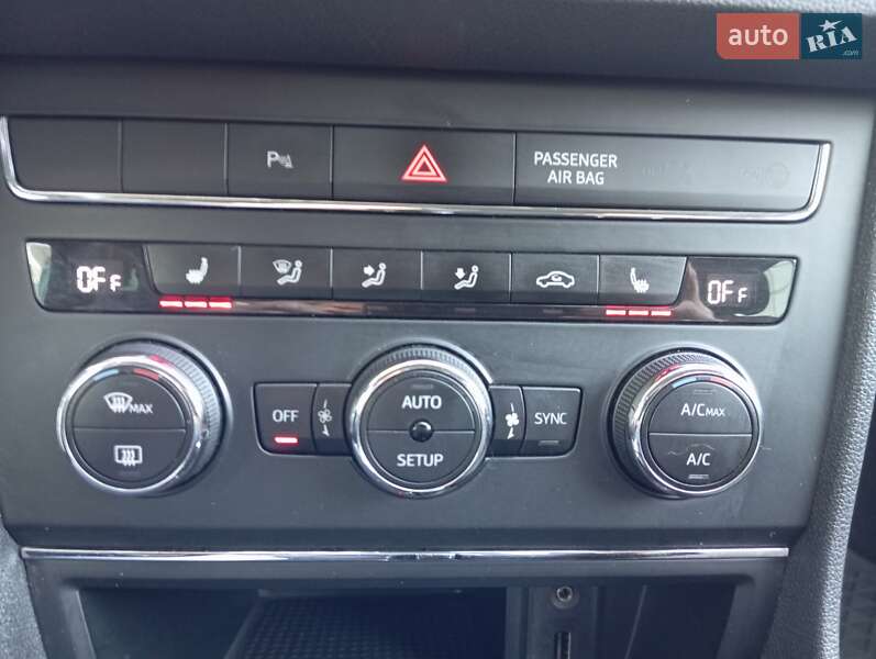 Хетчбек SEAT Leon 2016 в Києві