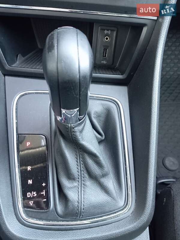 Хетчбек SEAT Leon 2016 в Києві