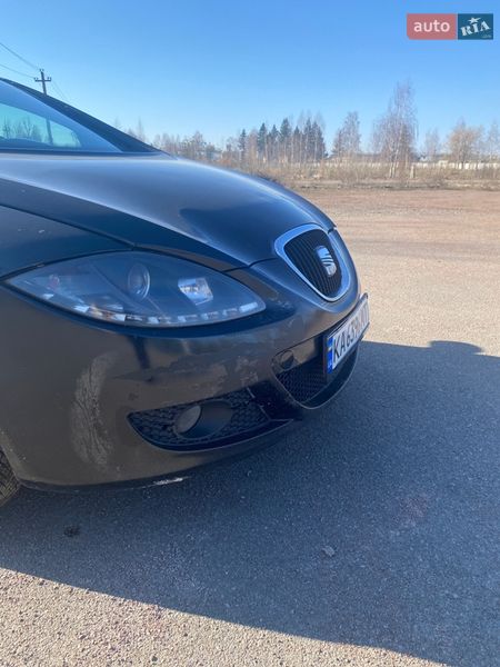 Хэтчбек SEAT Leon 2006 в Коростене