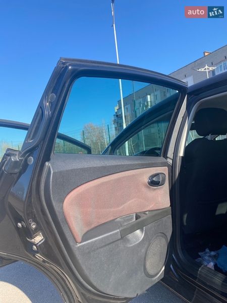 Хэтчбек SEAT Leon 2006 в Коростене