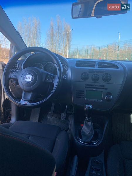 Хэтчбек SEAT Leon 2006 в Коростене