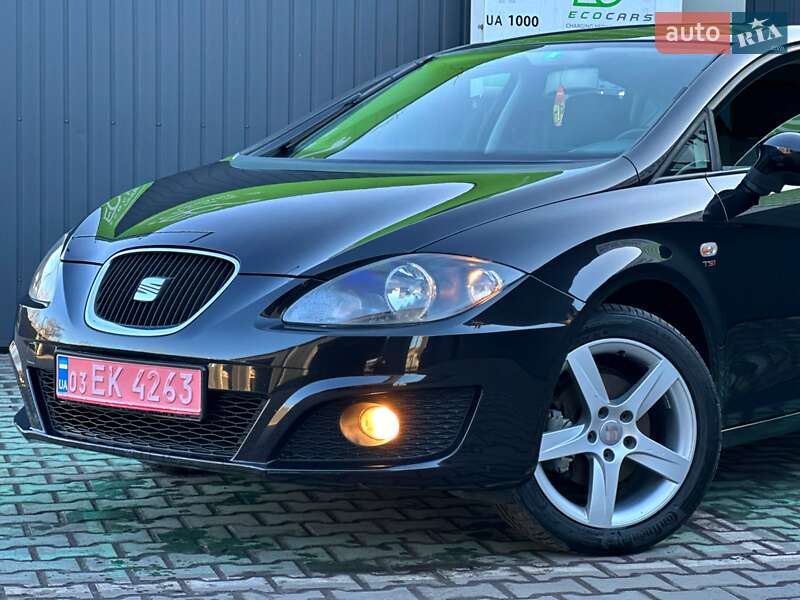 Хэтчбек SEAT Leon 2010 в Каменском