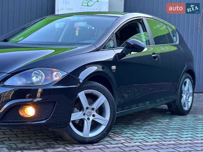 Хэтчбек SEAT Leon 2010 в Каменском
