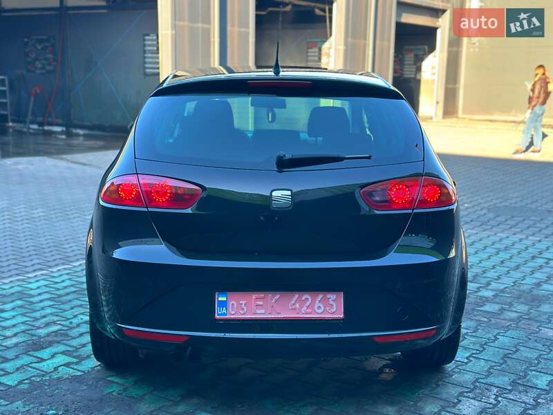 Хэтчбек SEAT Leon 2010 в Каменском