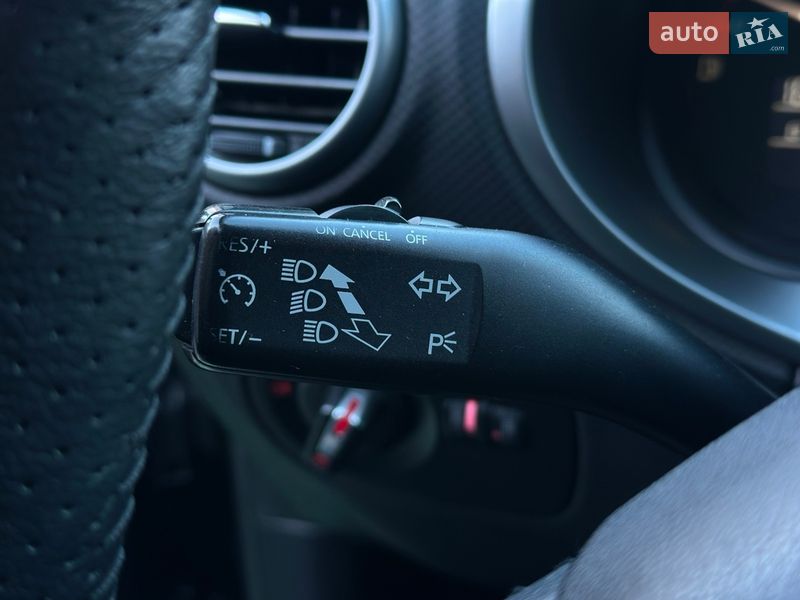 Хэтчбек SEAT Leon 2010 в Каменском