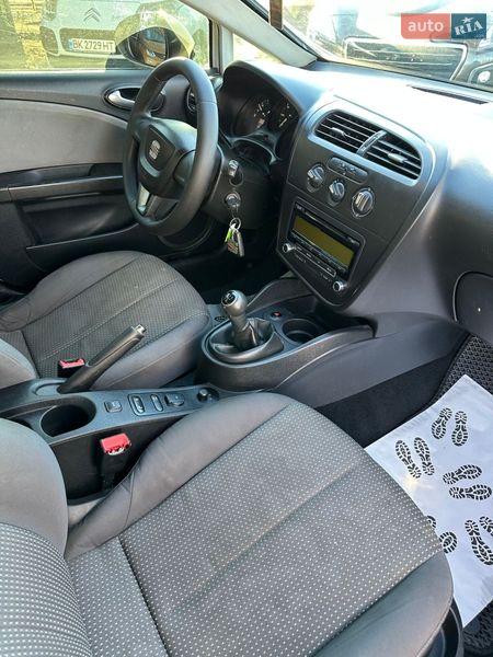 Хэтчбек SEAT Leon 2011 в Смеле