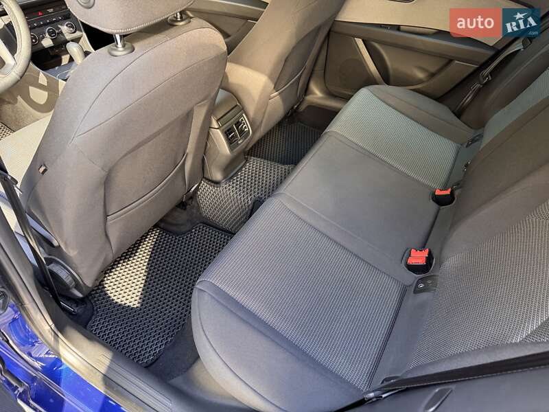 Хэтчбек SEAT Leon 2017 в Киеве