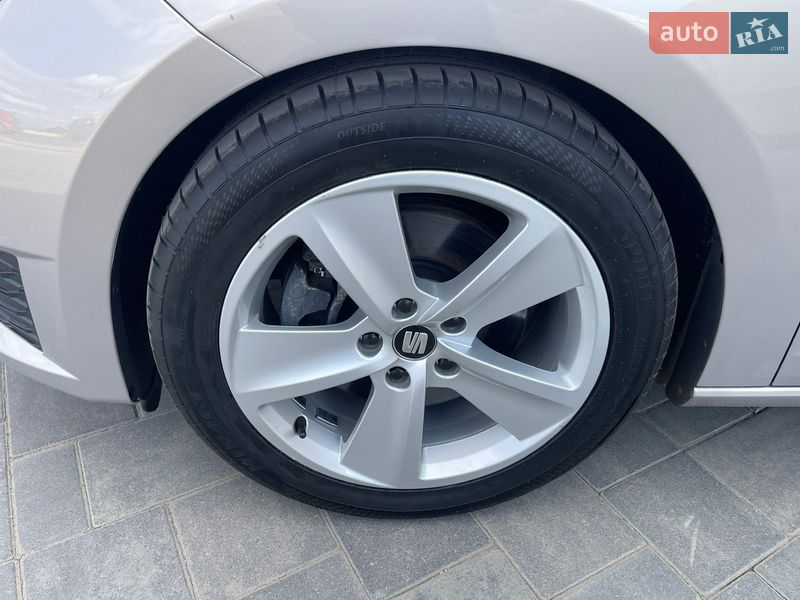 Хэтчбек SEAT Leon 2014 в Луцке
