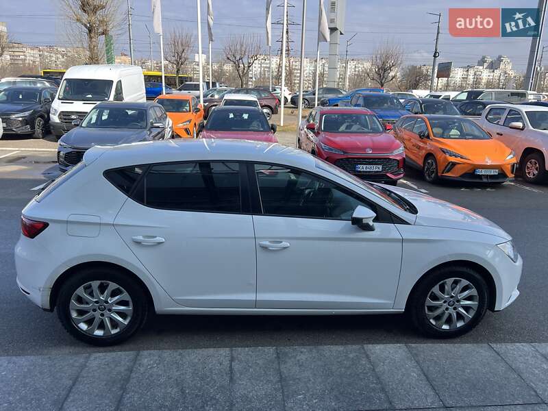 Хэтчбек SEAT Leon 2016 в Киеве