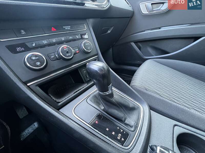 Хэтчбек SEAT Leon 2016 в Киеве