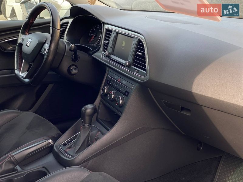 Хэтчбек SEAT Leon 2016 в Днепре