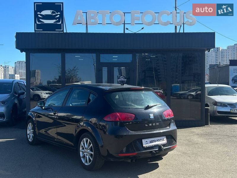 Хэтчбек SEAT Leon 2010 в Киеве