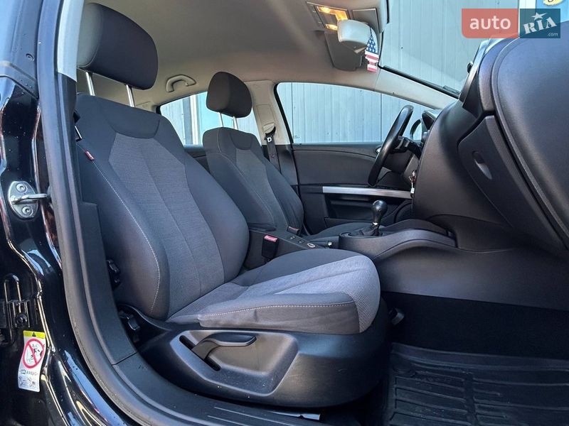 Хэтчбек SEAT Leon 2010 в Киеве