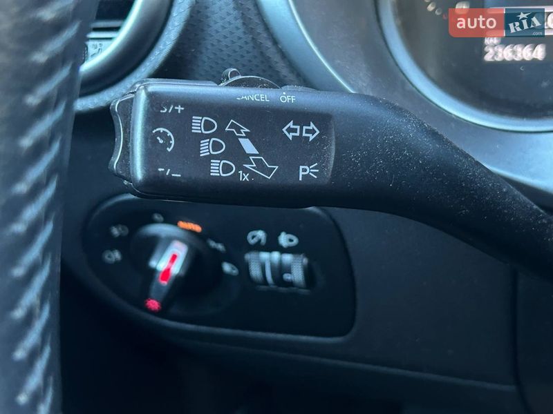 Хэтчбек SEAT Leon 2010 в Киеве
