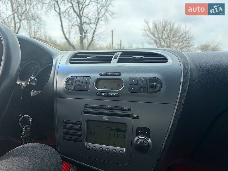 Хэтчбек SEAT Leon 2007 в Козельце