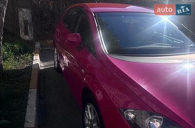 Хэтчбек SEAT Leon 2011 в Обухове