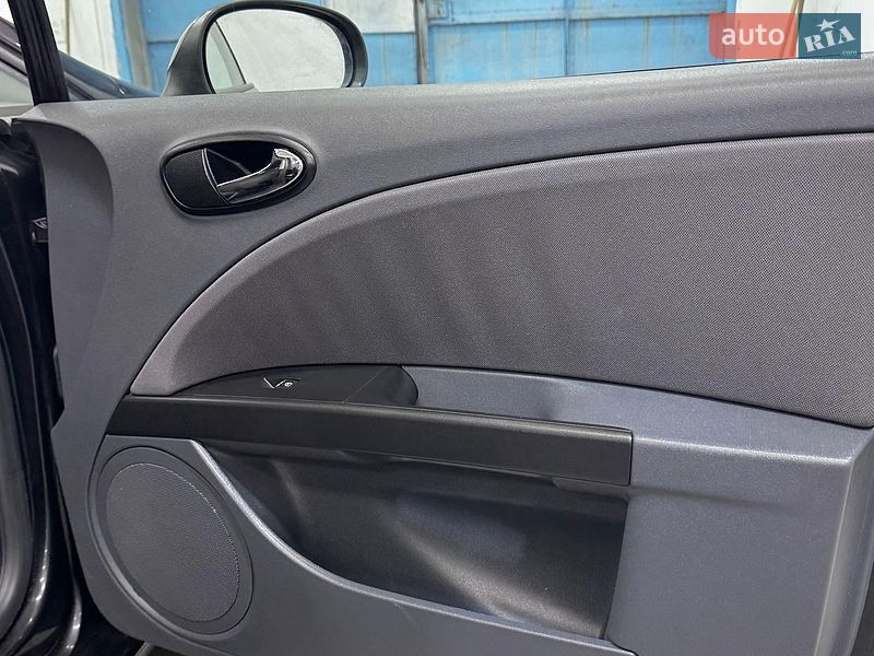 Хэтчбек SEAT Leon 2006 в Стрые