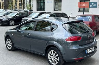 Хэтчбек SEAT Leon 2011 в Львове