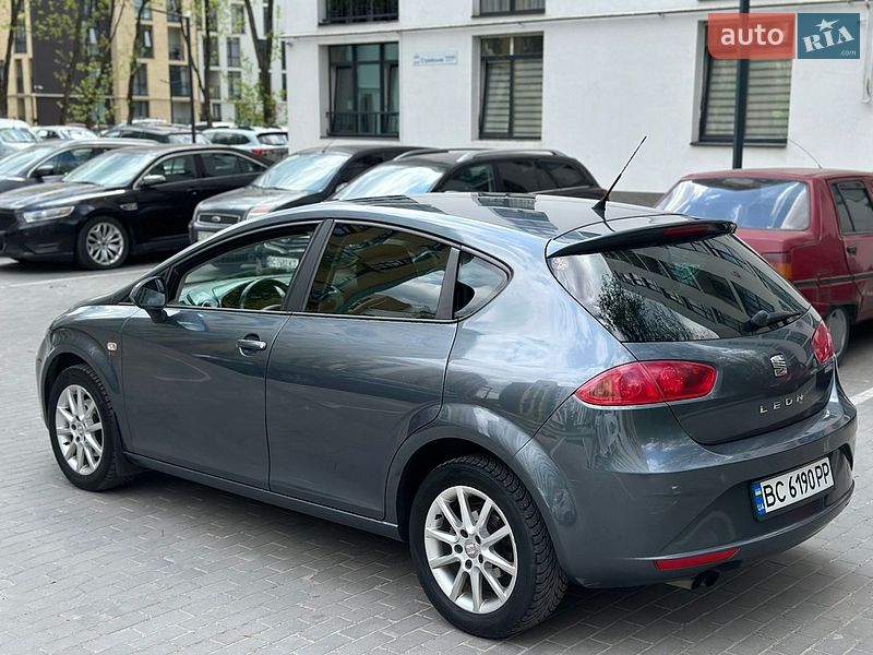 Хэтчбек SEAT Leon 2011 в Львове