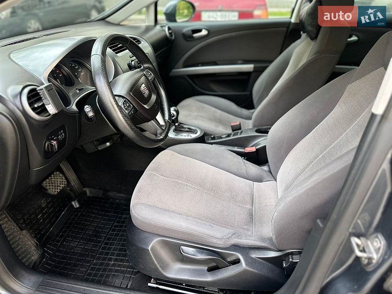 Хэтчбек SEAT Leon 2011 в Львове