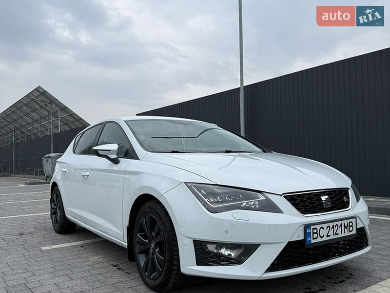 Хэтчбек SEAT Leon 2015 в Самборе
