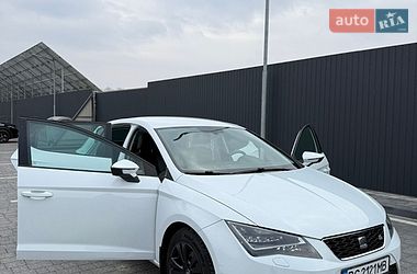 Хэтчбек SEAT Leon 2015 в Самборе