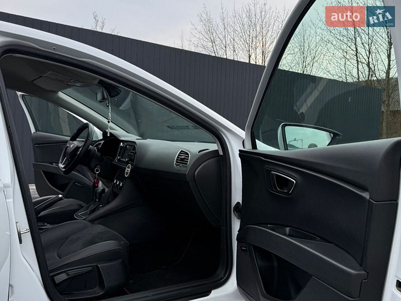 Хэтчбек SEAT Leon 2015 в Самборе