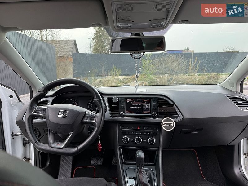 Хэтчбек SEAT Leon 2015 в Самборе