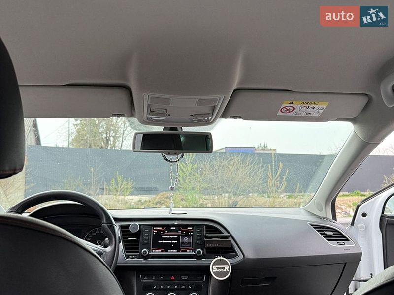 Хэтчбек SEAT Leon 2015 в Самборе