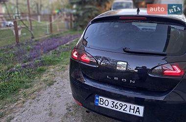 Хэтчбек SEAT Leon 2008 в Бучаче
