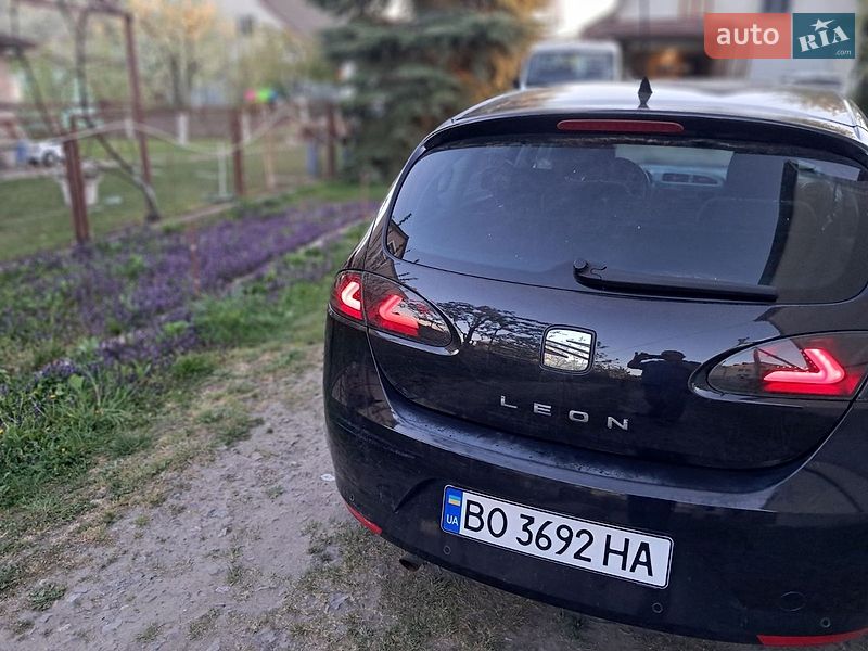 Хэтчбек SEAT Leon 2008 в Бучаче